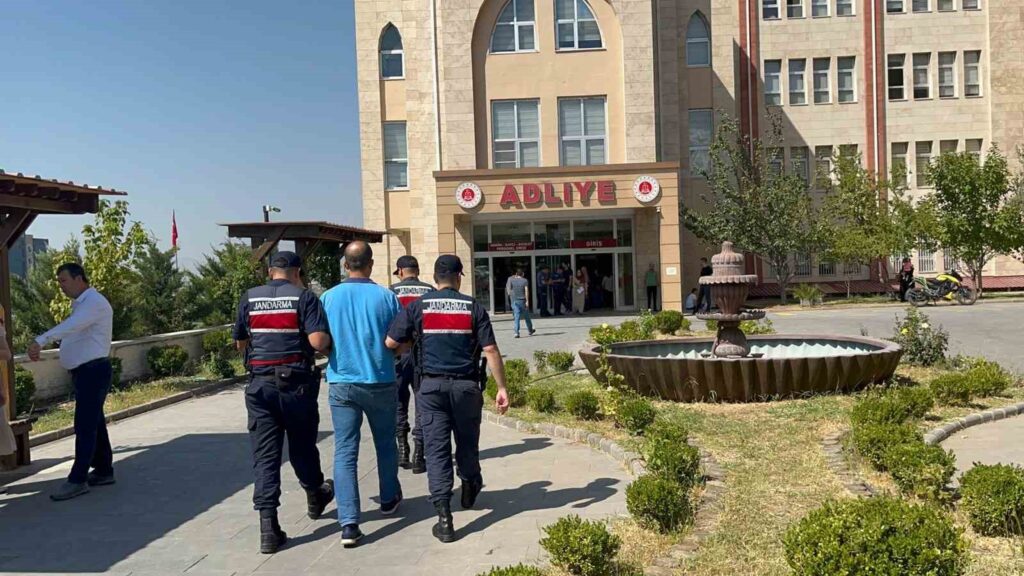 FETÖ’den aranan şüpheli tutuklandı FETÖ’den aranan şüpheli tutuklandı