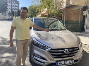 KAHRAMANMARAŞ’TA GÖREV YAPAN GAZETECİNİN OTOMOBİLİNE ASİTLİ SALDIRI DÜZENLENDİ.