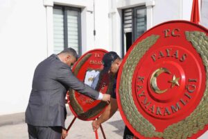 19 EYLÜL GAZİLER GÜNÜ PAYAS’TA PAYAS KAYMAKAMLIĞI ÖNÜNDE YAPILAN TÖRENLE
