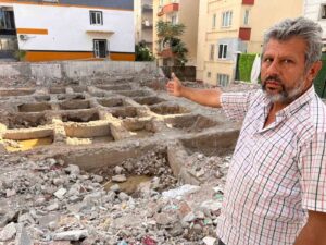 KAHRAMANMARAŞ’TA VATANDAŞLAR, MEYDANA GELEN DEPREMLER SONRASI AĞIR HASAR ALDIKTAN SONRA