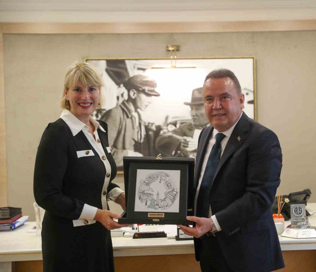 ingiltere buyukelcisi morris ingiliz vatandaslar antalyada mutlu 0cee7e1