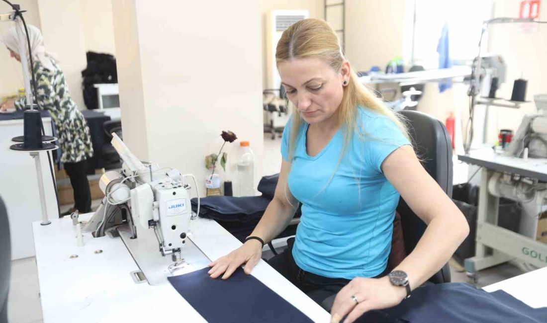 ADANA'DA SEYHAN BELEDİYESİNİN DİKİMEVİNDE TÜRKİYE GENELİ BİRÇOK BELEDİYE PERSONELİNİN KIYAFETLERİ