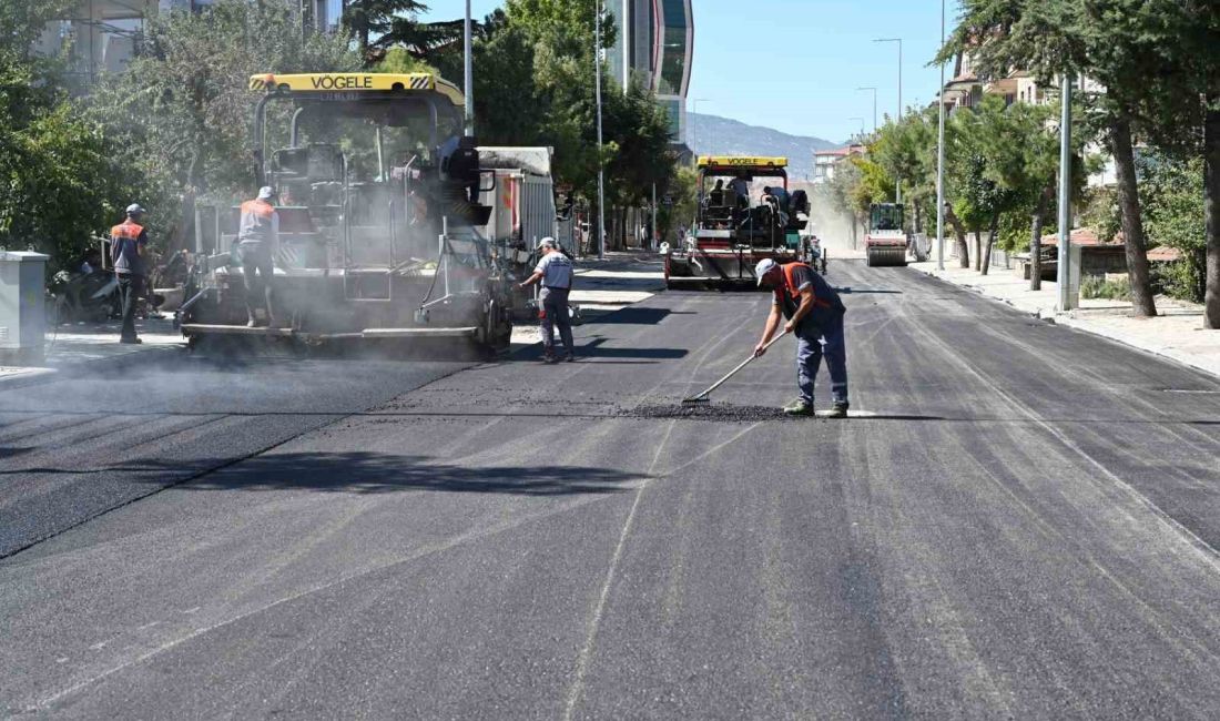 ISPARTA BELEDİYESİ ASFALT VE KALDIRIM YENİLEME ÇALIŞMALARINI SÜRDÜRÜYOR