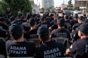 ADANA BÜYÜKŞEHİR BELEDİYE BAŞKANI ZEYDAN KARALAR, BÜYÜKŞEHİR İTFAİYESİNİ ZİYARET EDEREK,