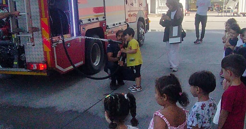 itfaiyeden minik ogrencilere yangin sondurme tatbikati 472a848