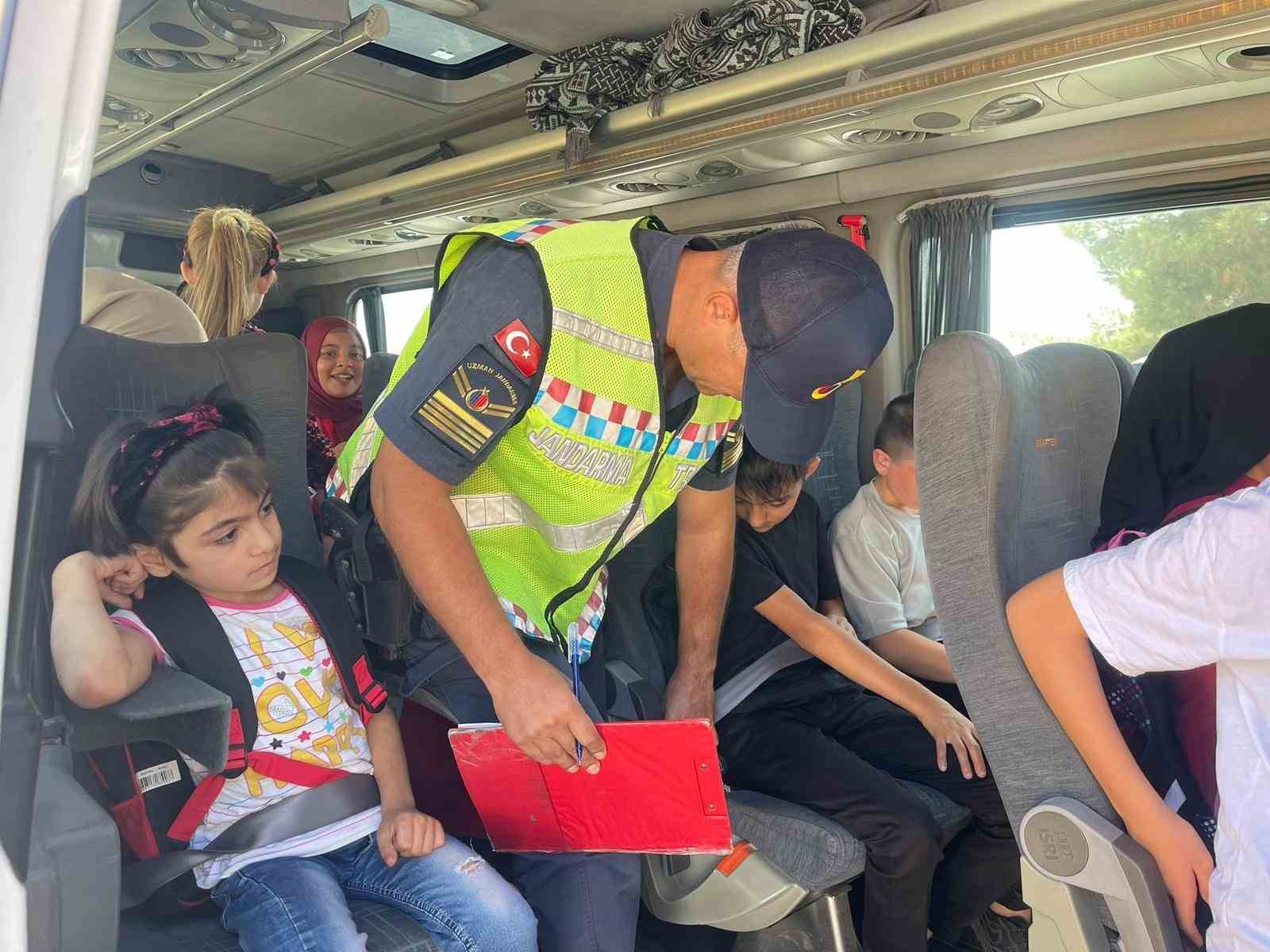 KAHRAMANMARAŞ İL JANDARMA KOMUTANLIĞI EKİPLERİ ÇOCUK VE GENÇLERİN KORUNMASINA YÖNELİK