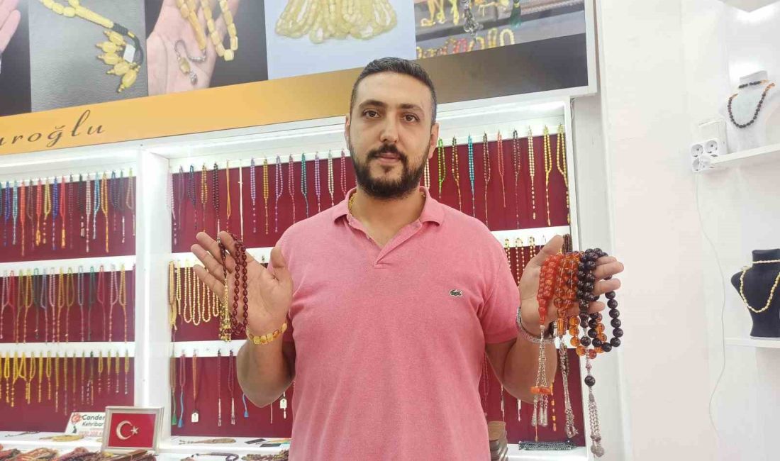 KAHRAMANMARAŞ'TA BİR TESPİH DÜKKANINDA SATILAN VE DEĞERLİ TAŞLARLA İŞLENEN EL