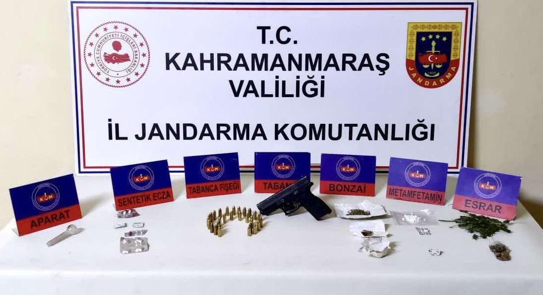 KAHRAMANMARAŞ'TA DÜZENLENEN UYGULAMADA ÇEŞİTLİ MİKTARLARDA UYUŞTURUCU MADDE VE MALZEMELERİ ELE