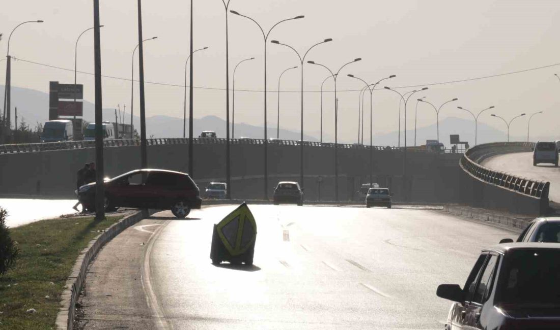 KAHRAMANMARAŞ’TA MEYDANA GELEN TRAFİK KAZASI SONRASI YOL ORTASINDA KALAN YÖN