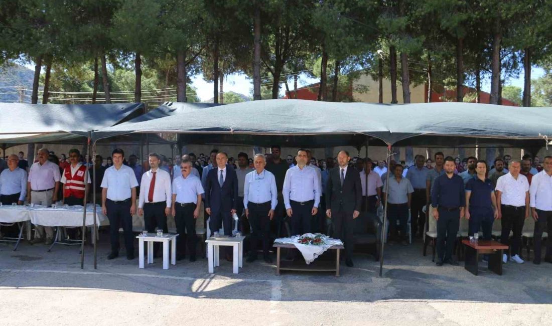 60. YIL ŞEHİT MUSTAFA AKAR ORTAOKULU ÖĞRENCİLERİ VE ÖĞRETMENLERİ, İLKÖĞRETİM