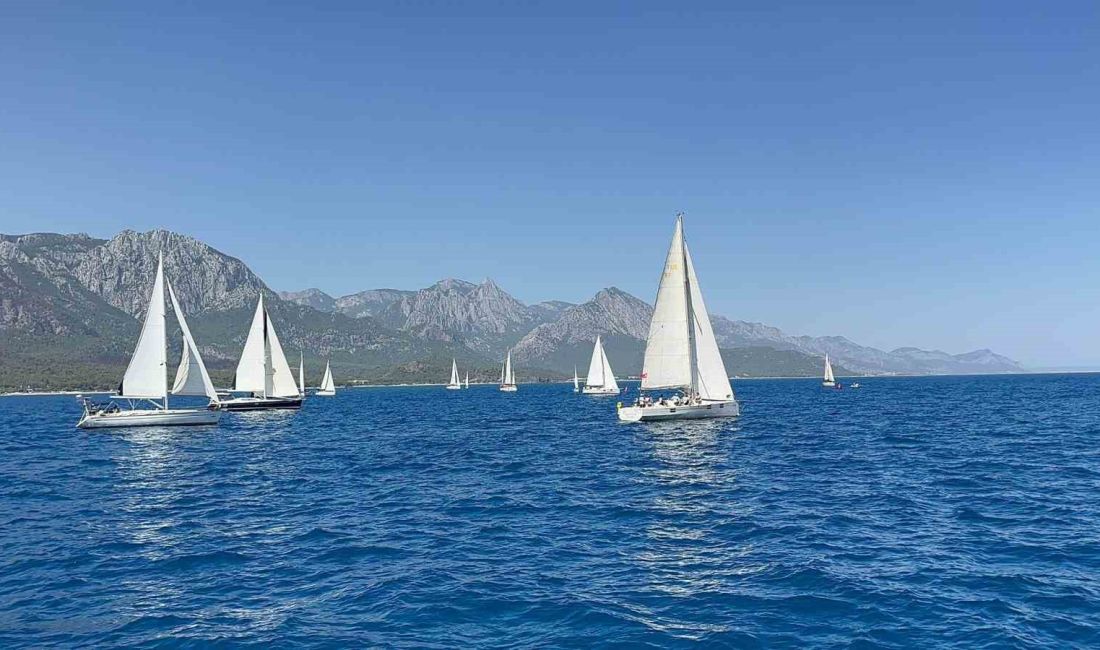 ANTALYA'NIN KEMER İLÇESİNDE BELEDİYE YAT YELKEN SPOR KULÜBÜ TARAFINDAN DÜZENLENEN