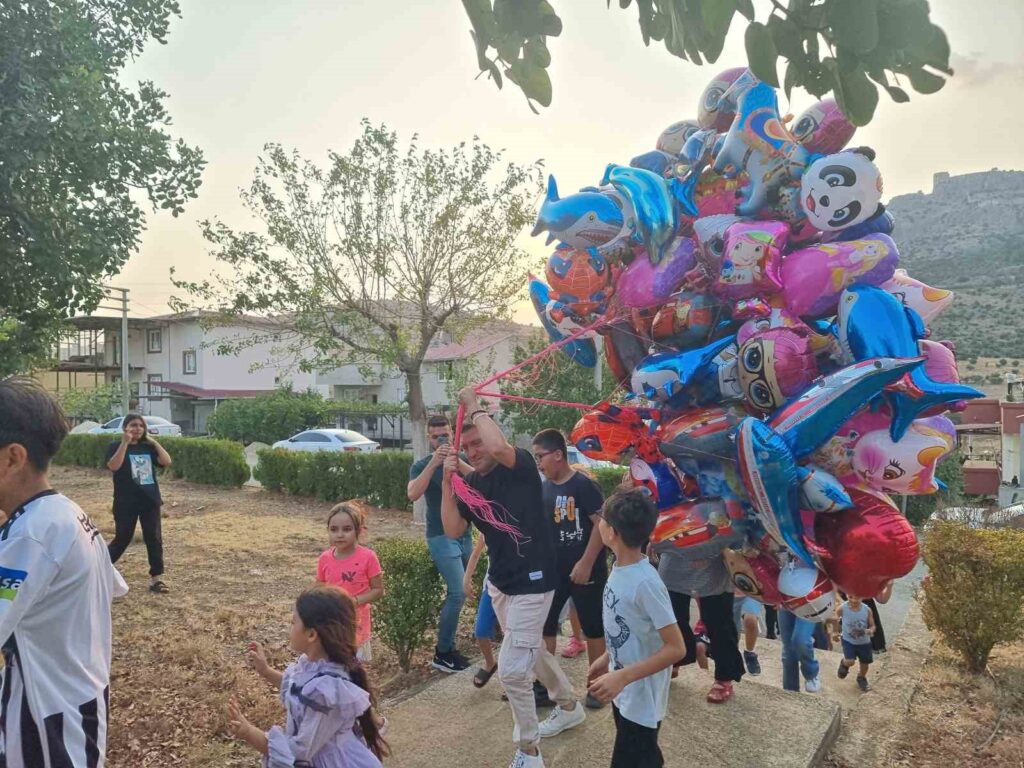 mahallenin bakkal amcasindan okula baslayan cocuklara surpriz 8d1619a