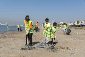 Mersin’de Karaduvar sahilinde temizlik çalışması yapıldı