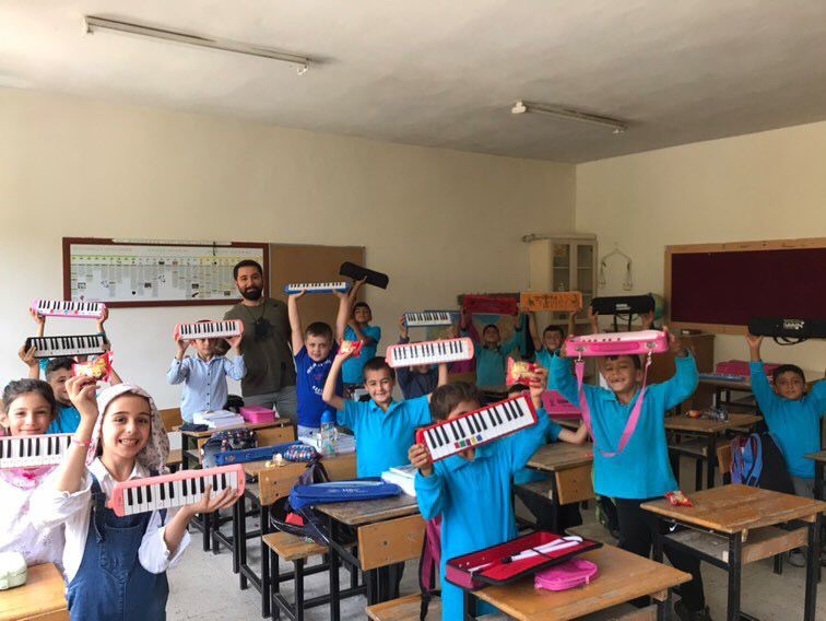 MUHAMMET ALİ KILIÇ, EŞİNİN ÖĞRENCİLERİNİ YENİ EĞİTİM VE ÖĞRETİM YILINDA