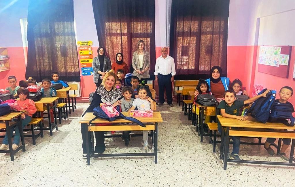 KAHRAMANMARAŞ’IN KIRSAL MAHALLELERİNDE EĞİTİM ÖĞRENİMLERİNİ SÜRDÜREN ÖĞRENCİLERE KIRTASİYE DESTEĞİNDE BULUNULDU