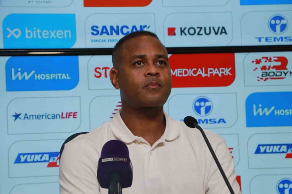 patrick kluivert balotelli kendisini ilik bir suyun icerisinde buldu d5b6db8