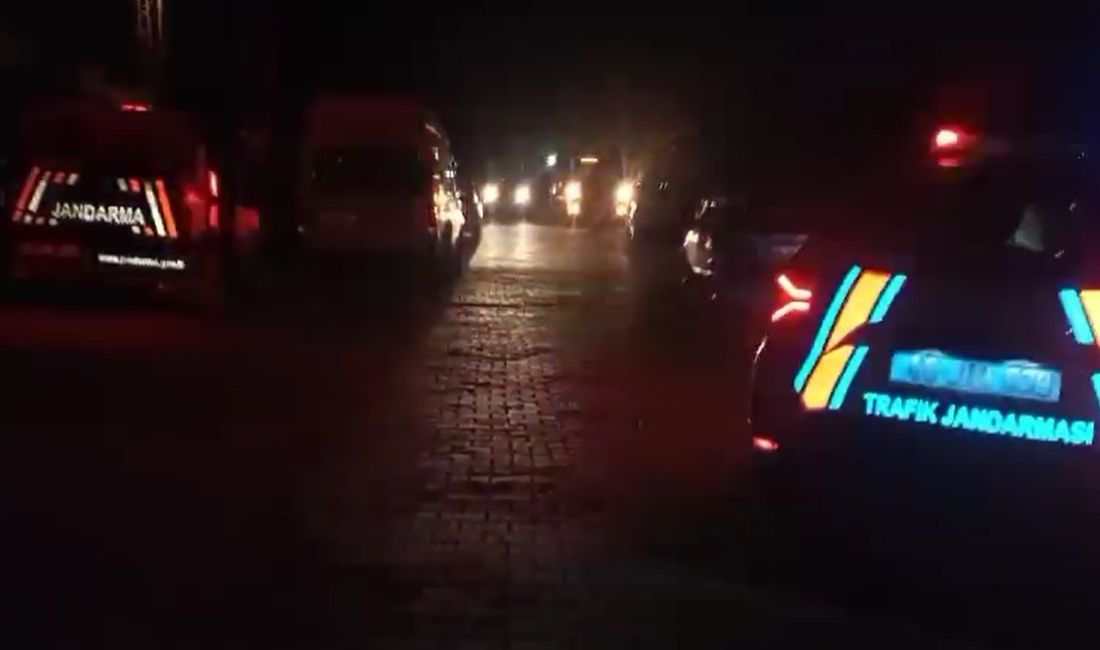 KAHRAMANMARAŞ’TA POLİS EKİPLERİNİN ‘DUR’ İHTARINA UYMAYIP UZAKLAŞARAK 25 KİLOMETRE SONRA