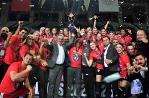 GEÇTİĞİMİZ SEZON TÜRKİYE’YE HENTBOL BRANŞINDA KULÜPLER DÜZEYİNDE İLK AVRUPA KUPASINI