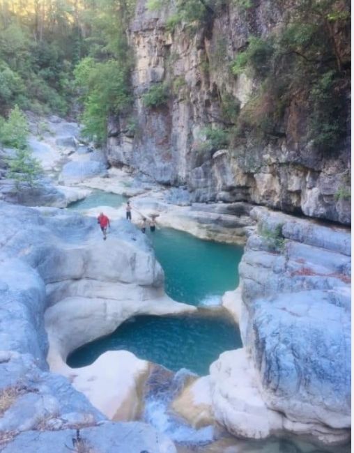 Andırın ilçesindeki kanyon, uzun vadisi, buz gibi turkuaz rengindeki suyu,