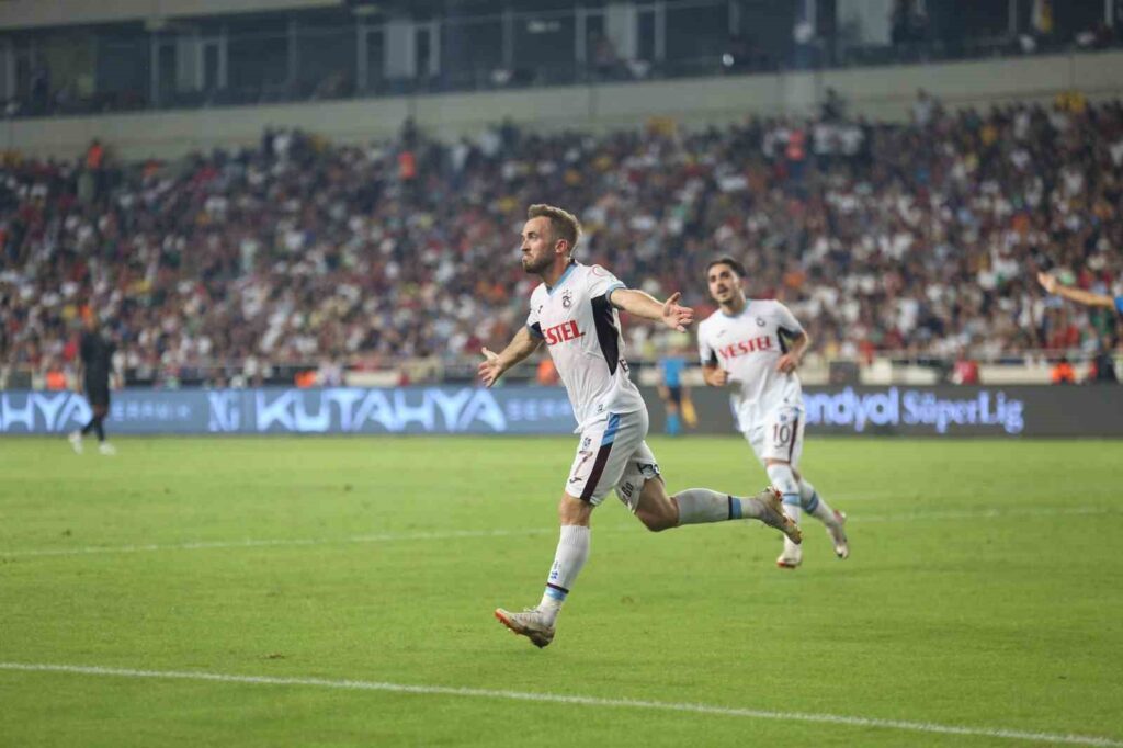 Trendyol Süper Lig: Hatayspor: 0 - Trabzonspor: 1 (İlk yarı) Trendyol Süper Lig: Hatayspor: 0 - Trabzonspor: 1 (İlk yarı)