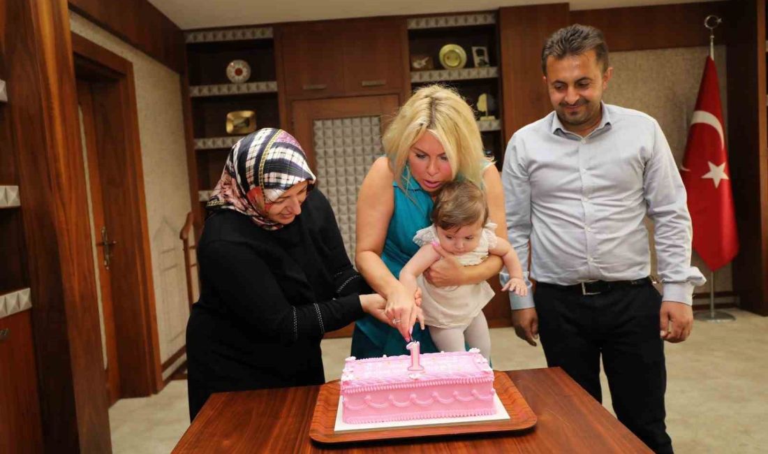 TÜRKİYE’NİN İKİNCİ RAHİM NAKLİYLE DOĞAN BEBEĞİ OLAN ÖZLENEN BEBEK VE