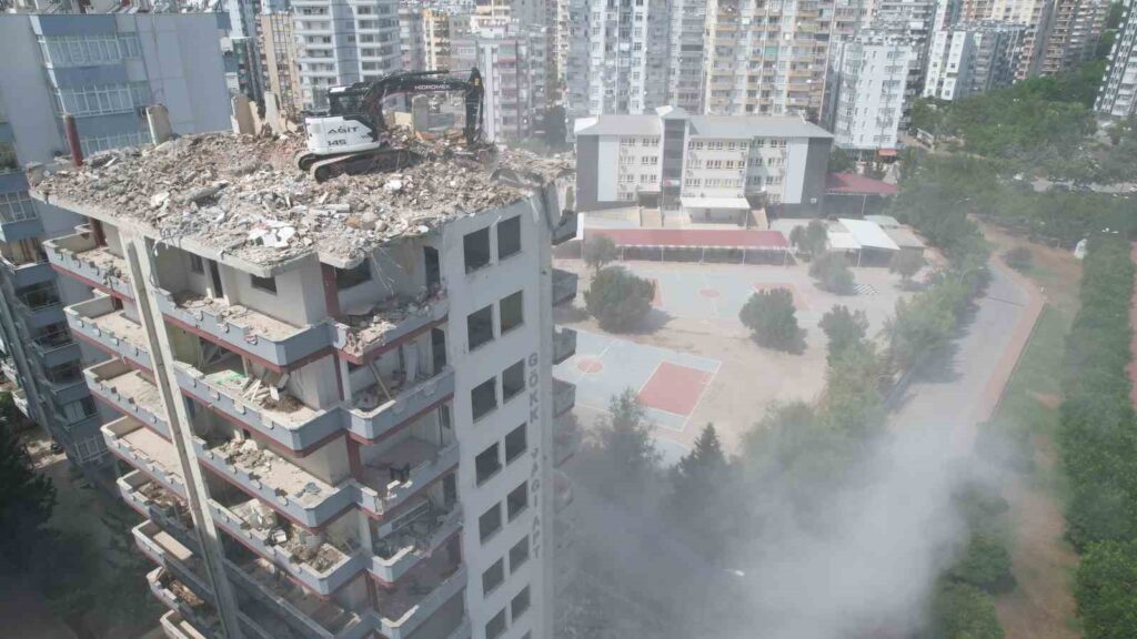 velilerin korkulu ruyasi apartmanin yikimina baslanildi bcd5962