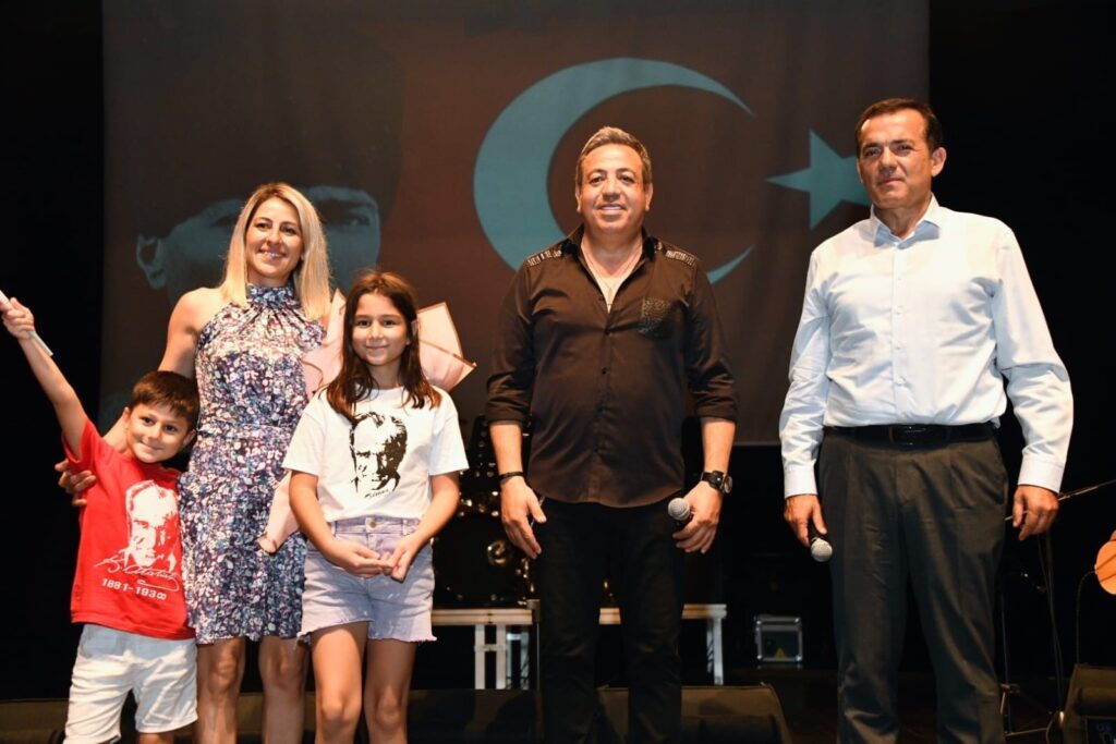 Yenişehir Belediyesi Sunay Akın ve Ali Altay’ı Mersinlilerle buluşturdu 1 yenisehir belediyesi sunay akin ve ali altayi mersinlilerle bulusturdu 2a3c144