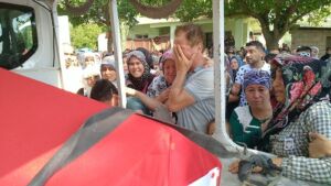 Trafik kazasında hayatını kaybeden uzman çavuş, Hatay’ın Erzin ilçesinde düzenlenen