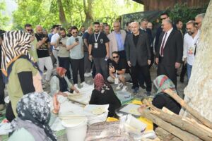 Adana’da bu yıl yedincisi düzenlenen Uluslararası Adana Lezzet Festivali çerçevesinde