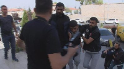 Ahmet KORKMAZER/NEVŞEHİR, (DHA)-NEVŞEHİR’de durdurulan kamyonda narkotik köpeği ‘Ateş’ ile yapılan