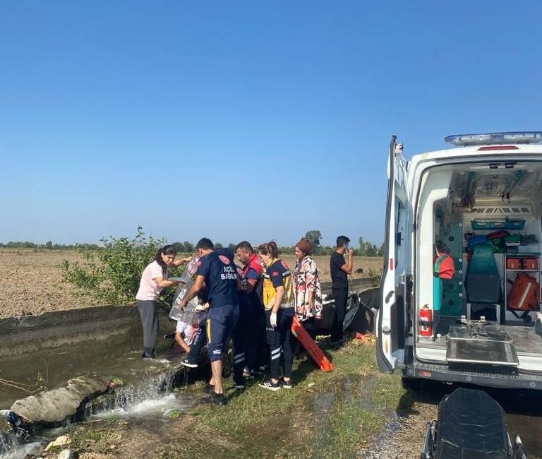 Kadirli Çukurköprü köyünde meydana gelen kazada minibüsün sürücüsünün direksiyon hakimiyetini