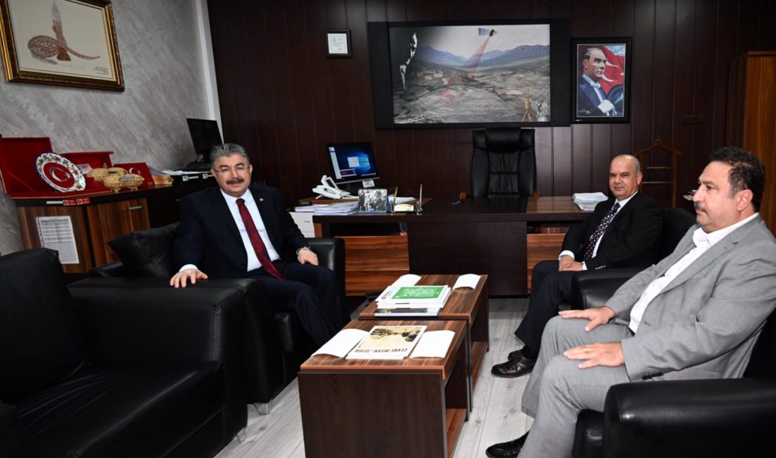 
Osmaniye Valisi Dr.Erdinç Yılmaz, Osmaniye-Adana Otoyolunun Osmaniye Batı Kavşağı ve