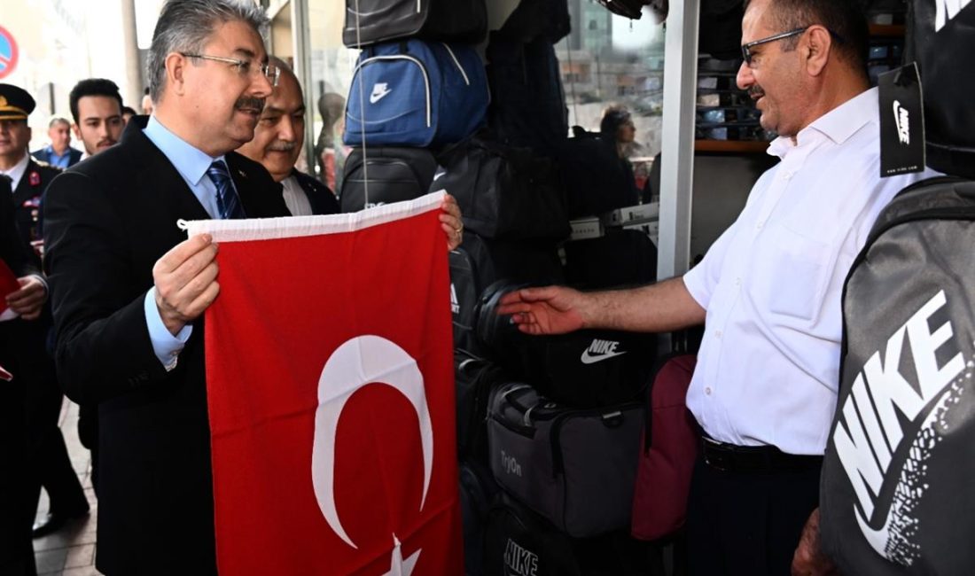  Cumhuriyetimizin 100. Yılı kutlama etkinlikleri kapsamında, vatandaşlarımıza Şanlı Bayrağımız dağıtıldı.