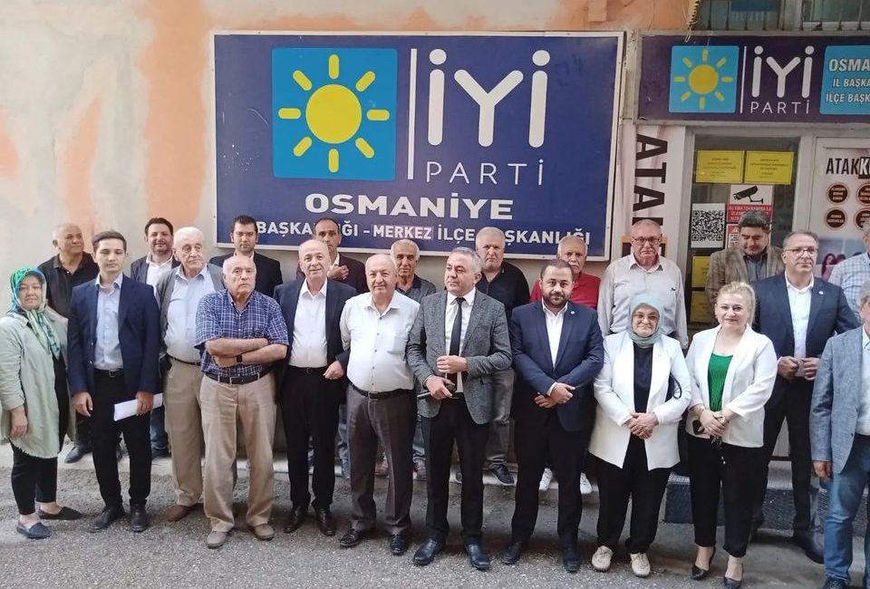 İYİ Parti Osmaniye İl Başkanlığı’nca tutuklanan gazeteciler için basın açıklaması