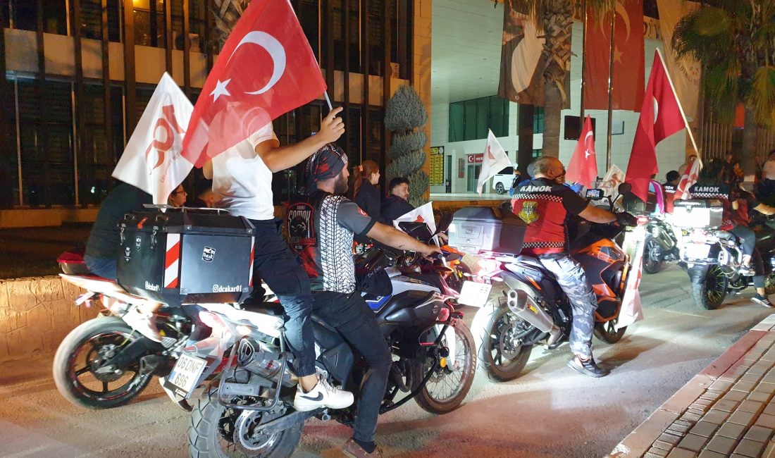 Kadirli ilçesinde Cumhuriyet'in 100'üncü yıl dönümü dolayısıyla "Cumhuriyet konvoyu" düzenlendi.
