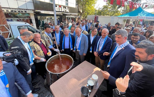 “3. Bertiz Masere Günleri Festivali” düzenlendi Kahramanmaraş'ta üzüm hasadının tamamlanması dolayısıyla "Bertiz masere günleri festivali" gerçekleştirildi.