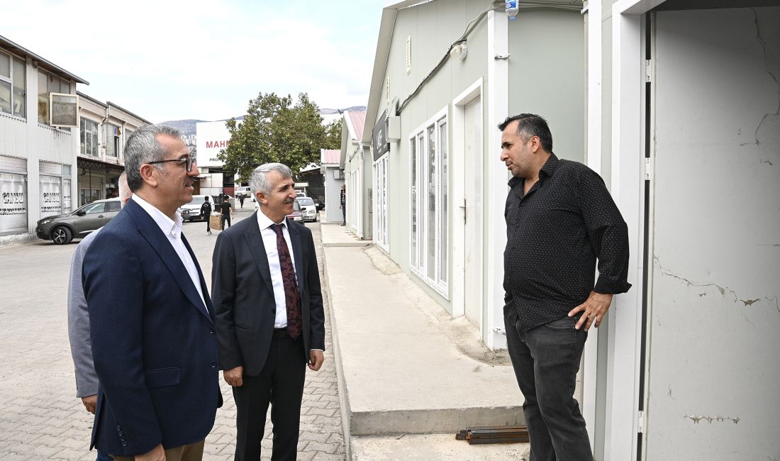 Vali Mükerrem Ünlüer ile Ayakkabıcılar Sitesi’ni ziyaret ederek esnaflarla bir