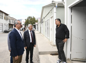 Vali Mükerrem Ünlüer ile Ayakkabıcılar Sitesi’ni ziyaret ederek esnaflarla bir