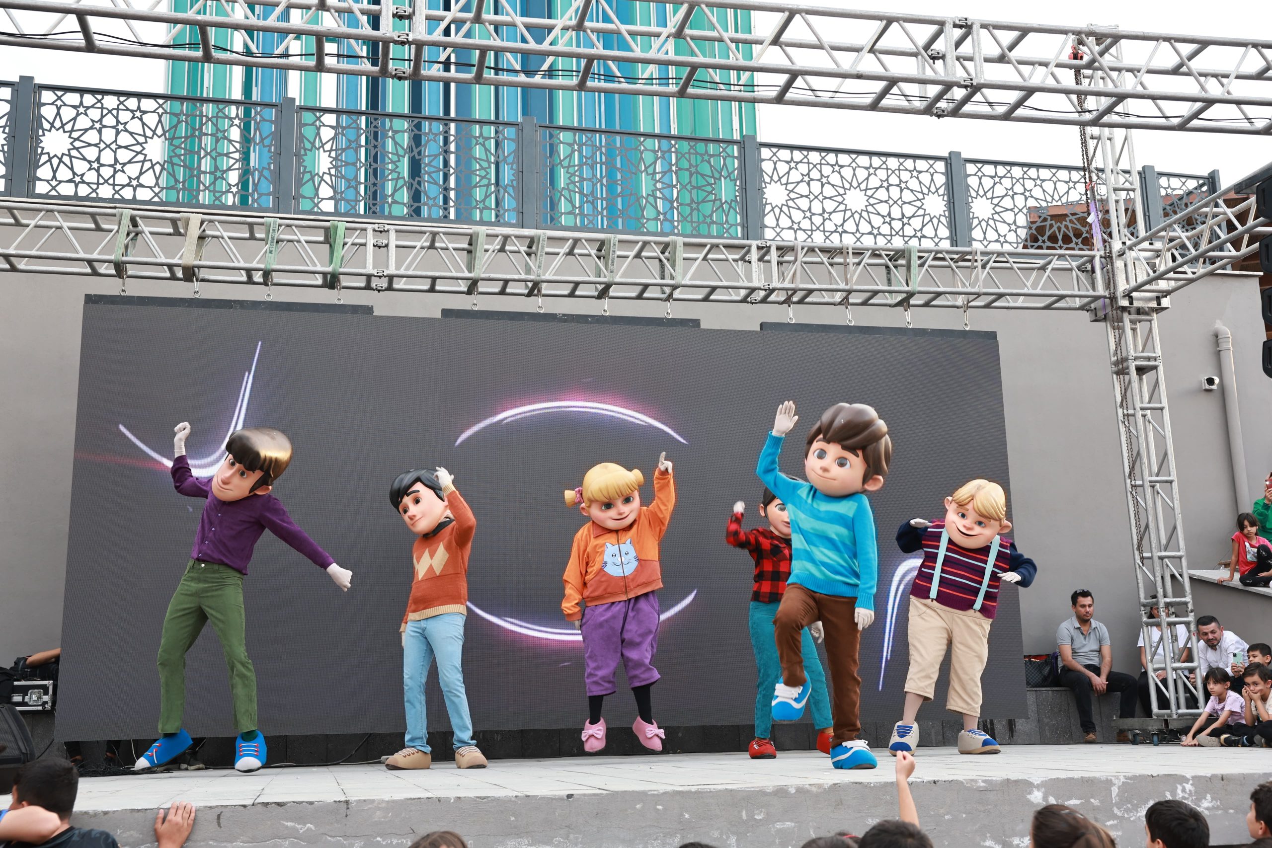 EXPO 2023’de Rafadan Tayfa rüzgarı esti, çocuklar 29 Ekim’i Grup Rafadan’la kutladı
