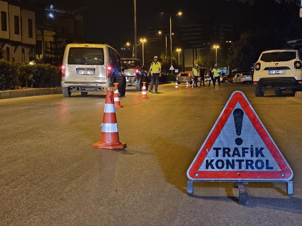 Onikişubat ilçesindeki kuzey çevre yolunda otomobil ile motosikletin çarpışması sonucu