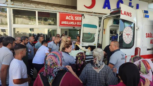 Adana’da otomobil alev aldı; 2’si çocuk, 3 yaralı