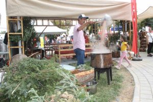 ADANA'DA 7. ULUSLARARASI LEZZET FESTİVALİ'NE ALADAĞ İLÇESİ DOĞASINI VE ENDEMİK