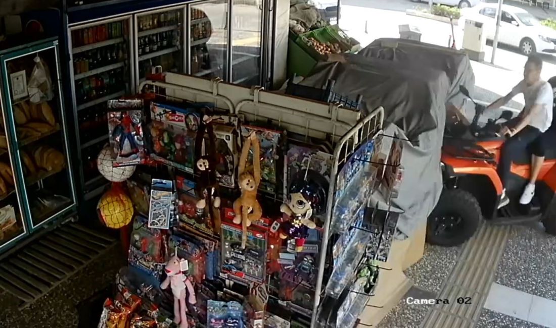 ANTALYA’NIN MANAVGAT İLÇESİNDE ALMAN TURİSTLER, KULLANDIKLARI ATV İLE İŞYERİNE DALDI.