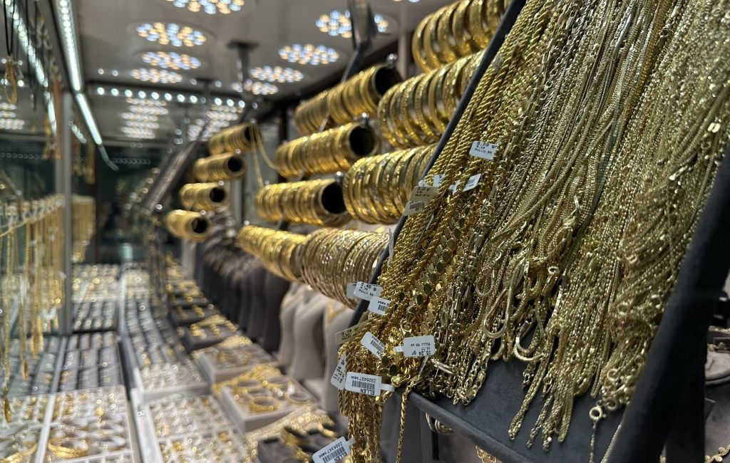 Gram altın; ons altın ve dolardaki artışın etkisiyle yükselişe geçti.