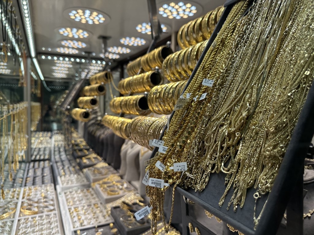 Gram altın; ons altın ve dolardaki artışın etkisiyle yükselişe geçti.