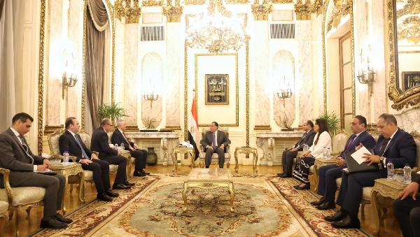 Bakan Bolat, Mısır Başbakanı ile görüştü MISIR, (DHA) – Ticaret Bakanı Prof. Dr. Ömer Bolat, Mısır