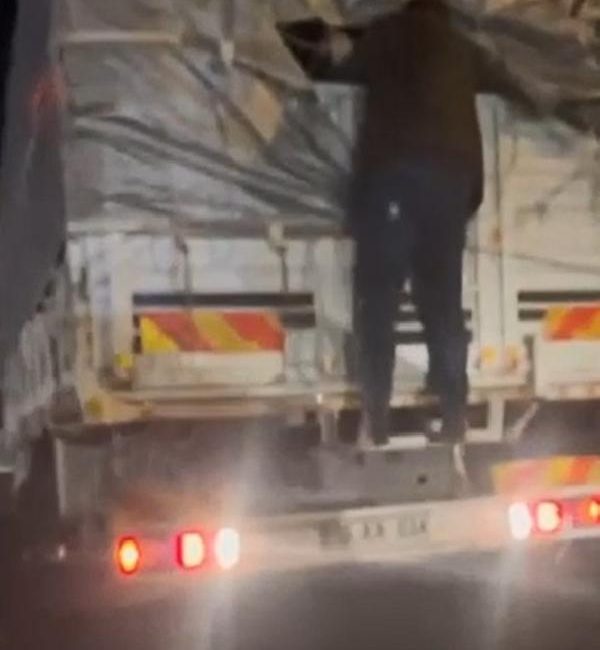 Derya EVREN KORKMAZ/İSTANBUL, (DHA)- İSTANBUL’da polis ekipleri tarafından bir süre