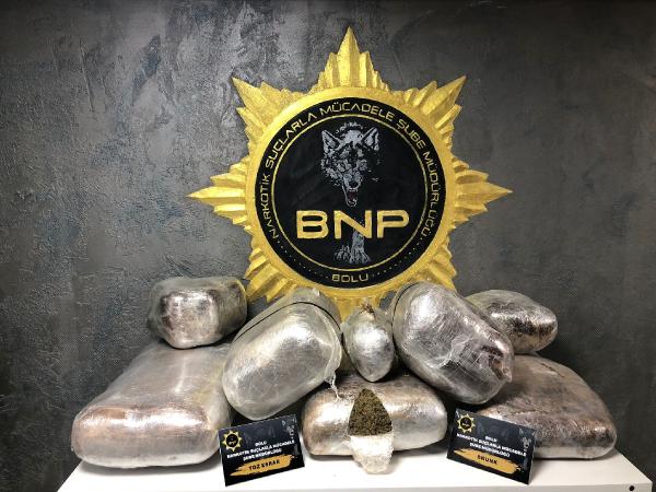 Mutlu YUCA/BOLU, (DHA)- BOLU’da polis ekipleri tarafından otoyolda düzenlenen operasyonda kamyonetin