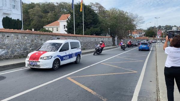 Melihcan ÇALIŞKAN-Gülşah KAHVECİ-Özkan ÖZGER/İSTANBUL (DHA)- TARABYA Sahili’nde araçlarıyla konvoy oluşturan