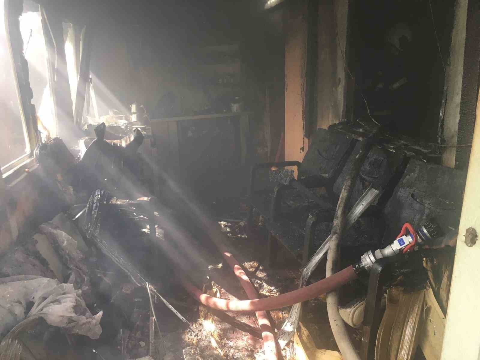 BURDUR’UN BUCAK İLÇESİNDE BİR EVİN YATAK ODASI KISMINDA ÇIKAN YANGIN